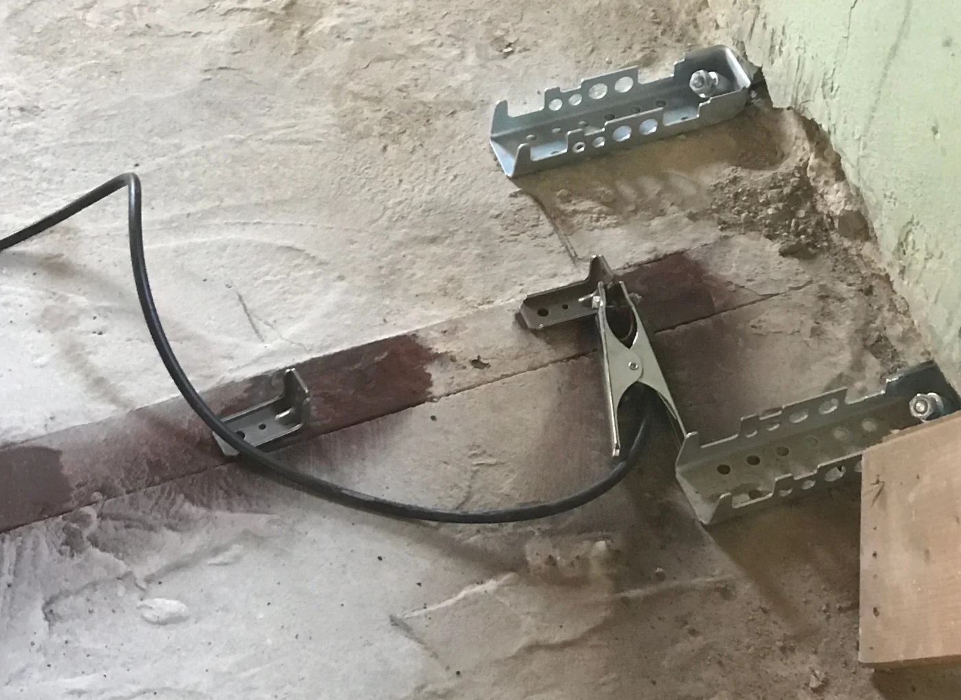 connettore-centrostorico-rinforzo-solai-acciaio-saldato-leca