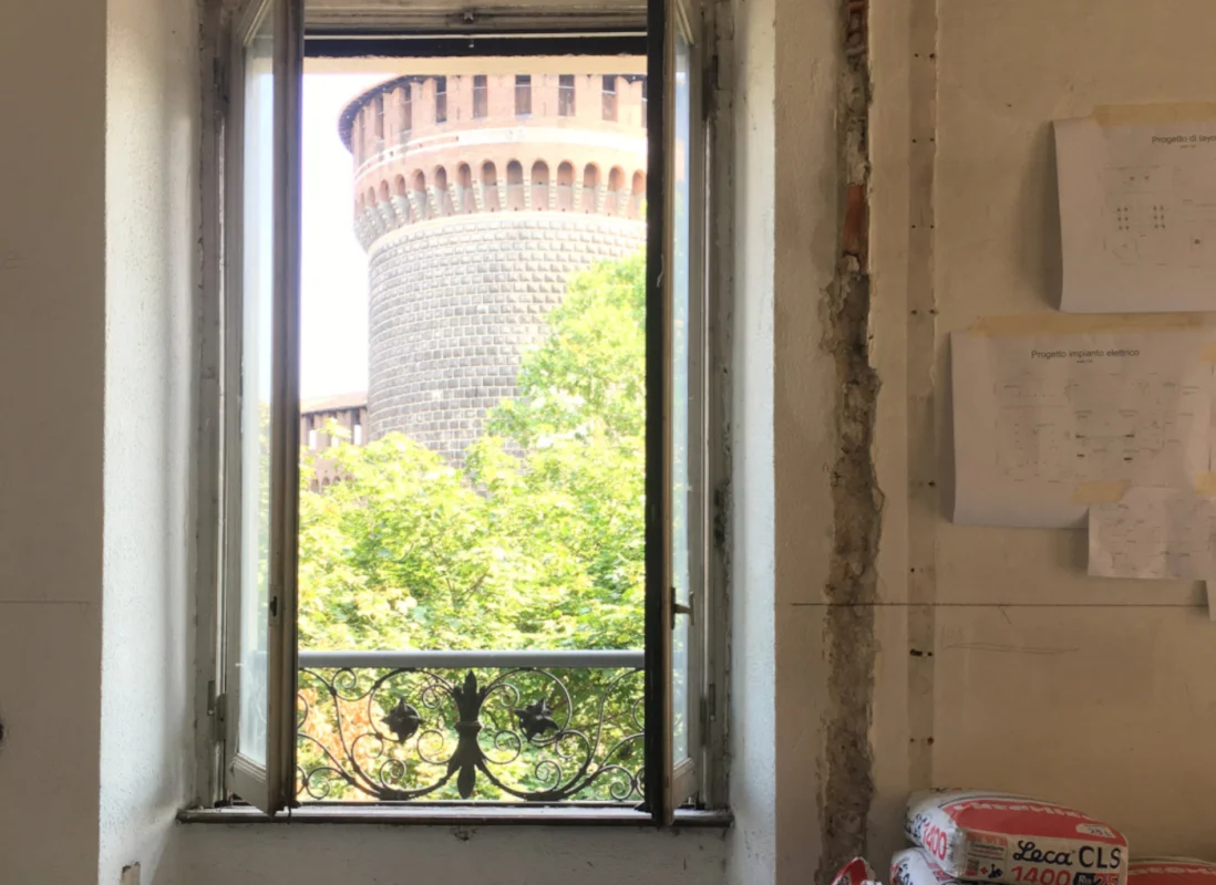 Consolidamento leggero in Piazza Castello, Milano.