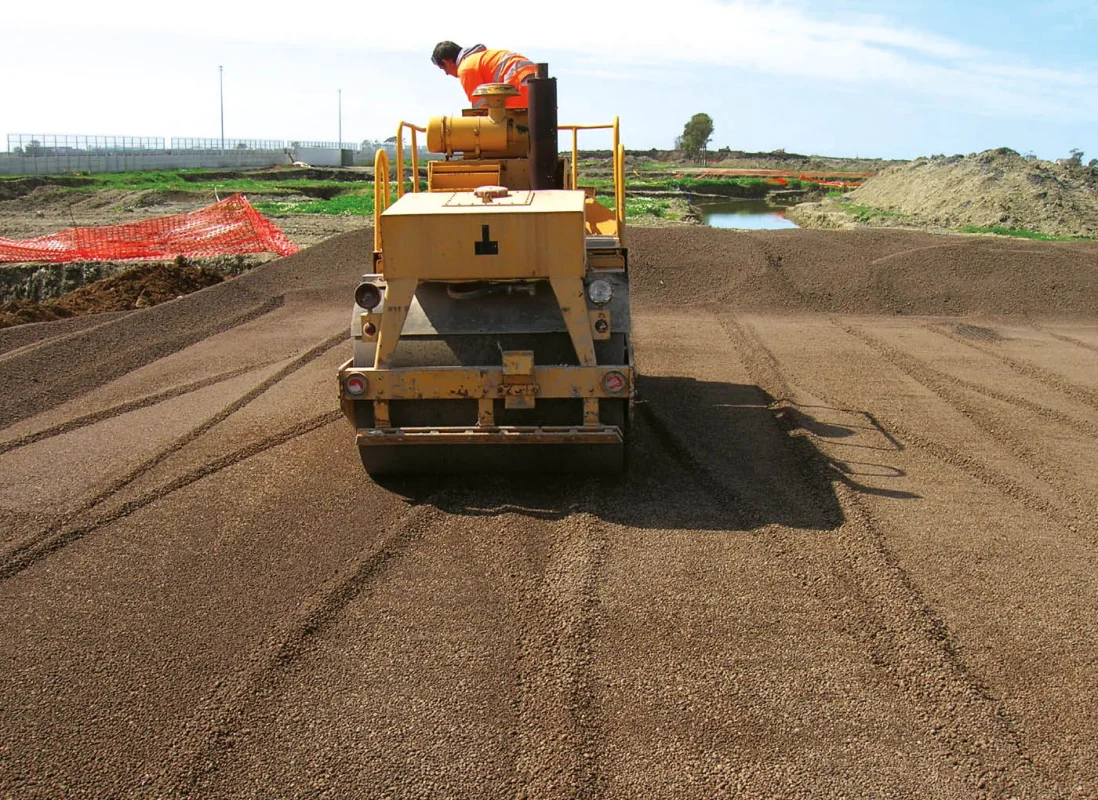 addensamento-rullo-vibrante-argilla-espansa-AG1-2