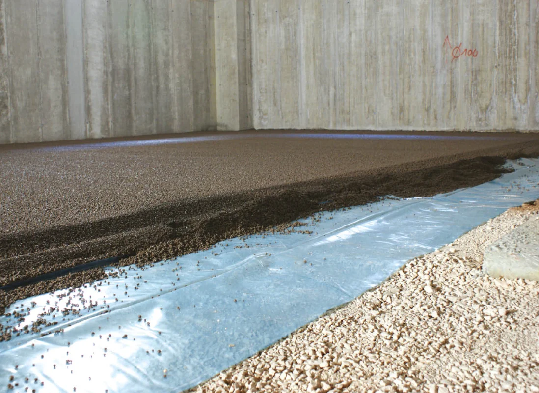 Agenzie delle Entrate di Urbino: sottofondo contro terra