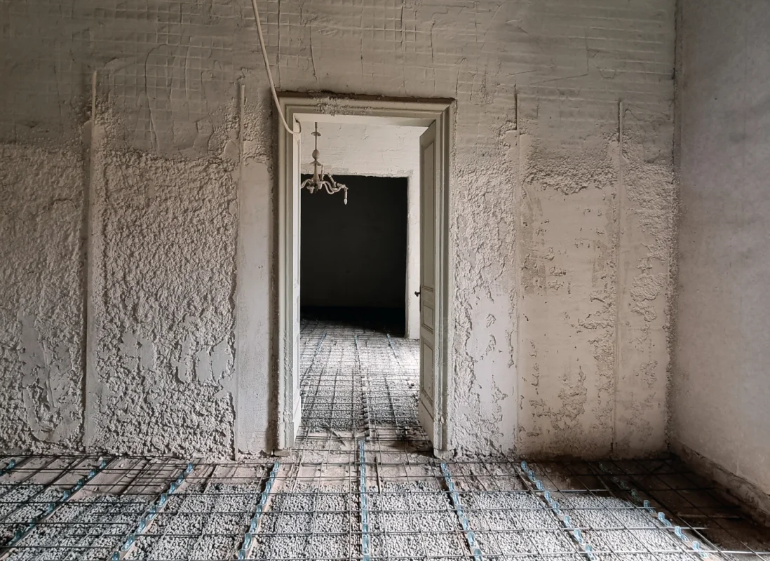 Consolidamento dei solai: connettore acciaio incollato e calcestruzzo leggero per un palazzo storico a Catania.