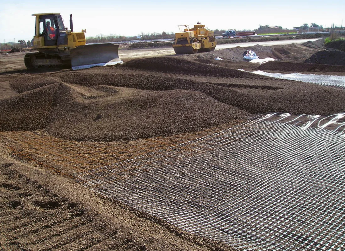 posa-argilla-espansa-su-geogriglia-RILEVATO-AG1-3