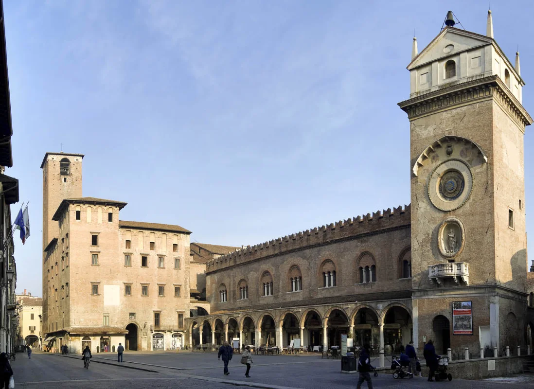sottofondo-centroStorico-calce-palazzo-podestà-mantova